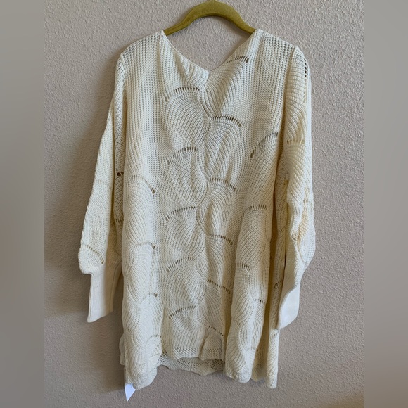 Bloomchic Plus Size Ivory Sweater NWT 🌴 - Picture 2 of 11